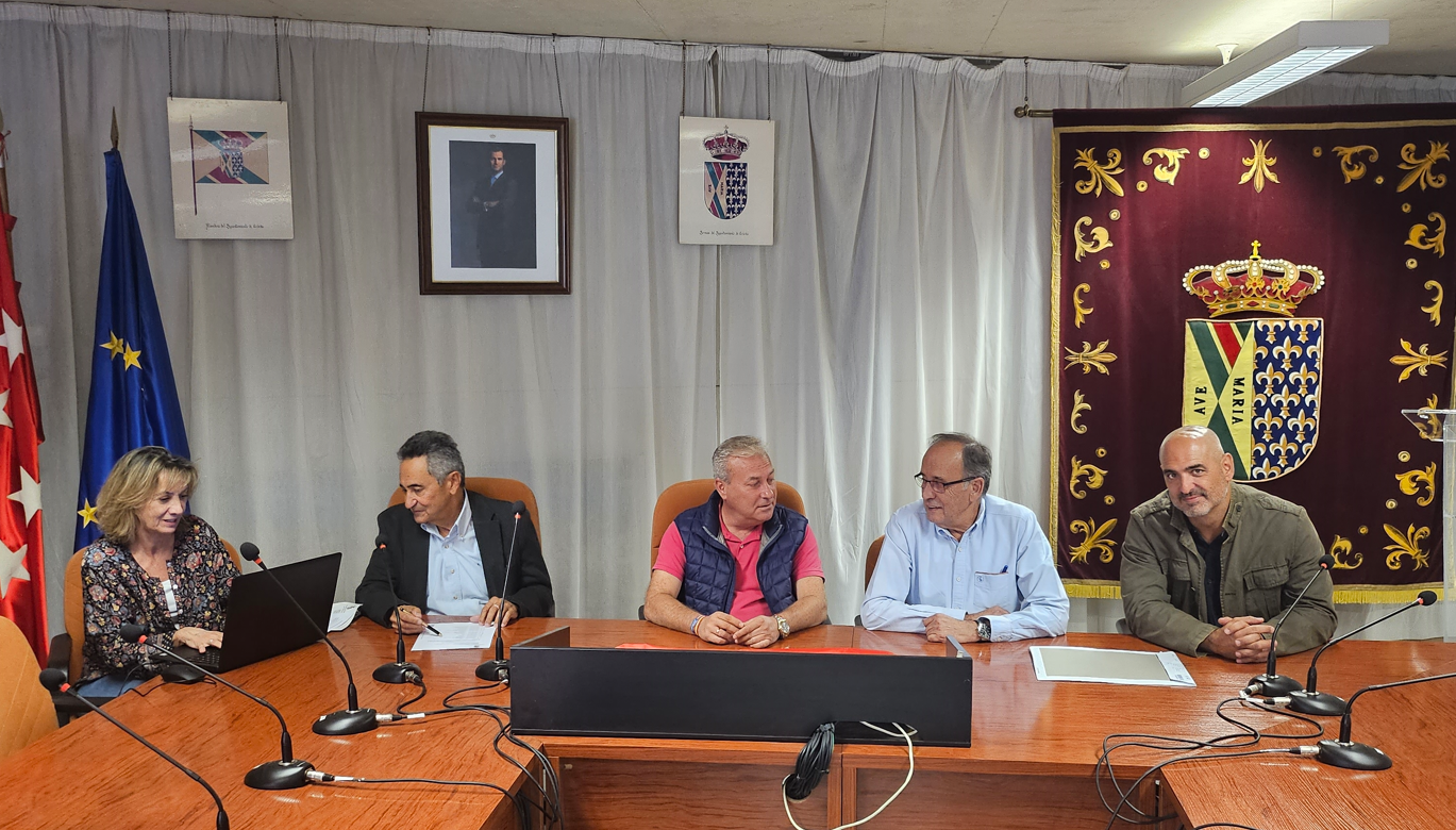PRIMERA SESION DEL JURADO DEL CONCURSO DE IDEAS PARA LA REFORMA DE LA PLAZA DE LA VILLA DE COBEÑA