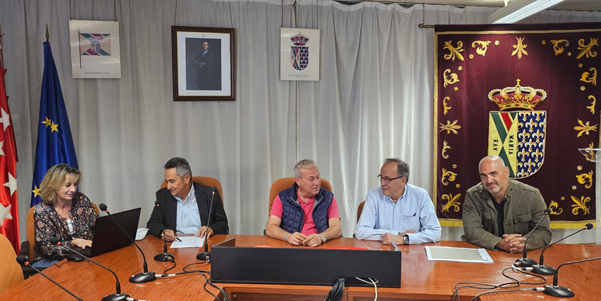 PRIMERA SESION DEL JURADO DEL CONCURSO DE IDEAS PARA LA REFORMA DE LA PLAZA DE LA VILLA DE COBEÑA