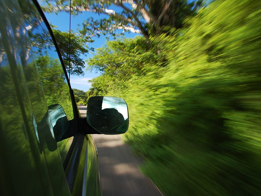 Medidas contra el ruido y peligro ocasionado por el exceso de velocidad.
